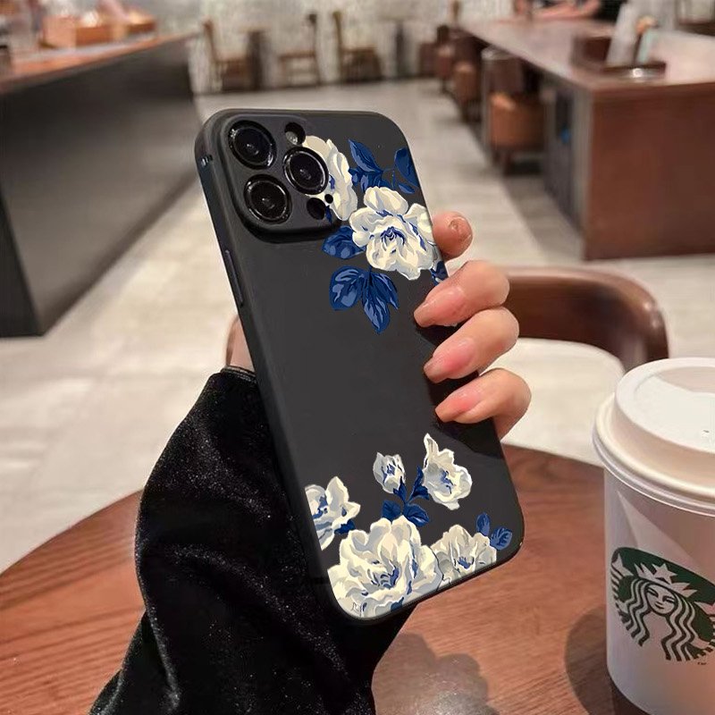 Mavi ve Beyaz Çiçek Desenli Te - Samsung Galaxy A55 incelemesi ve fiyatı